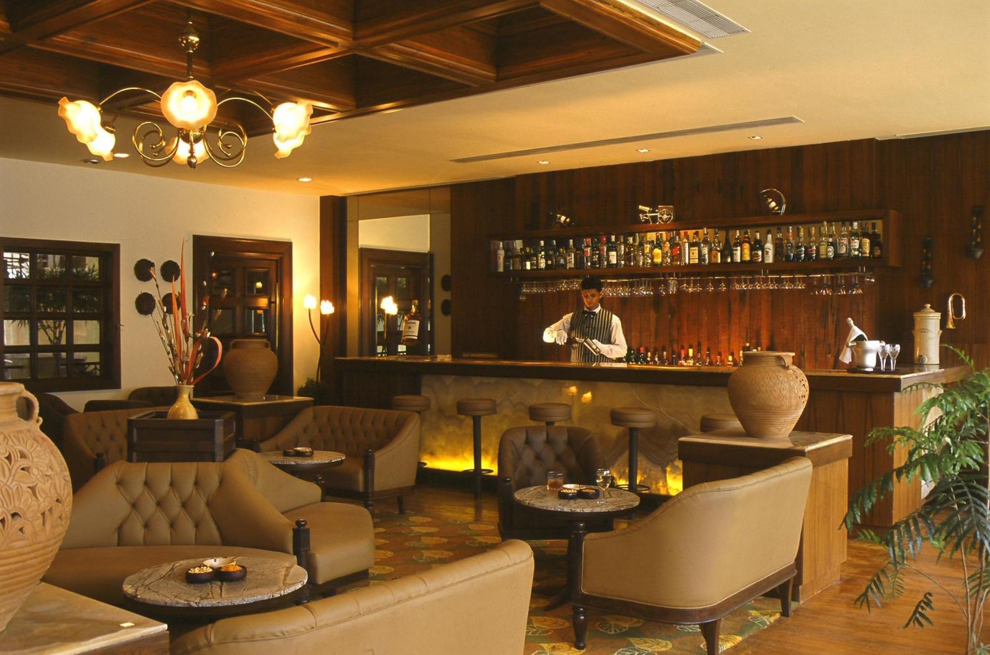 Fariyas Resort Lonavala Restaurang bild