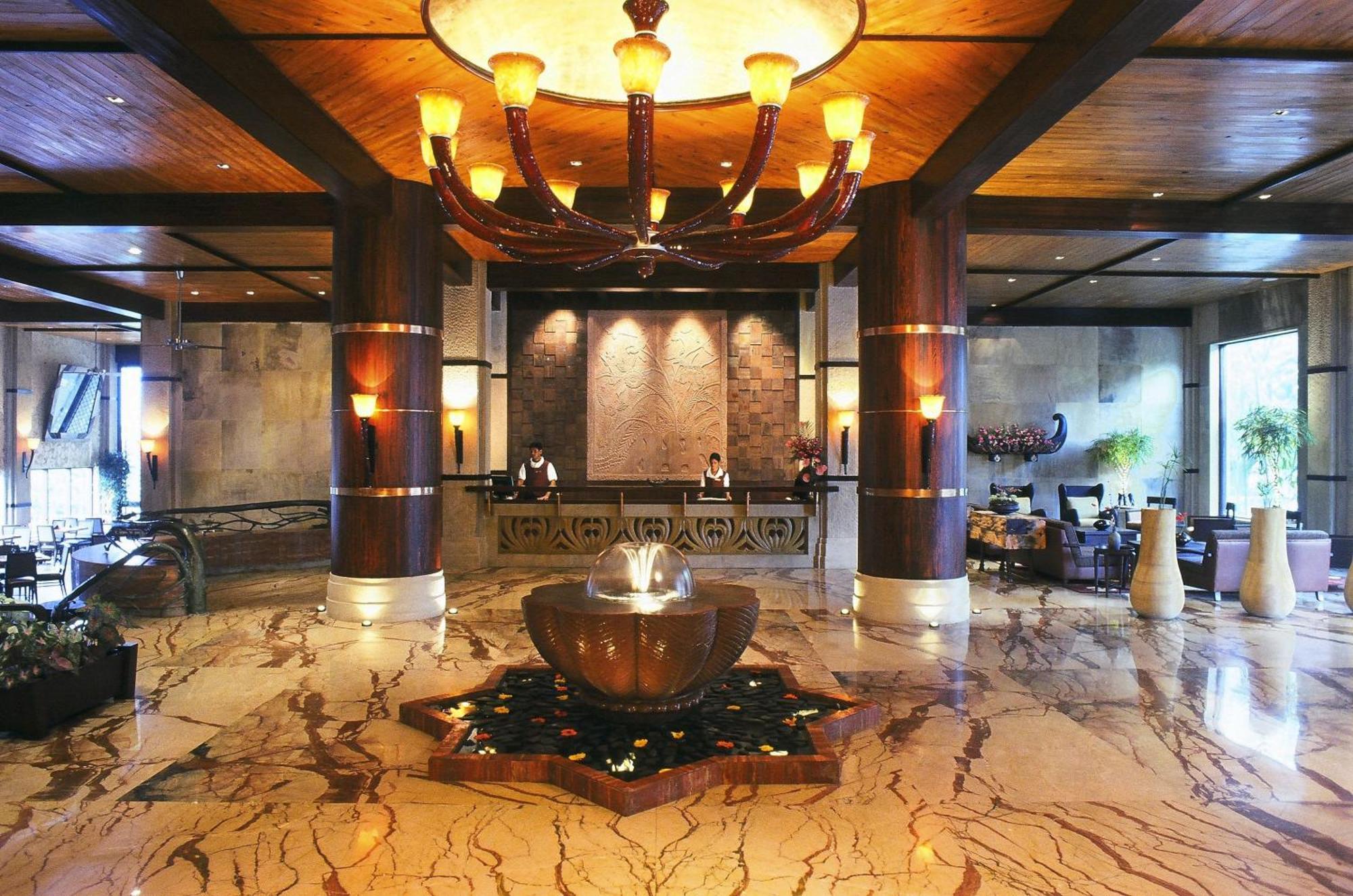 Fariyas Resort Lonavala Inreriör bild